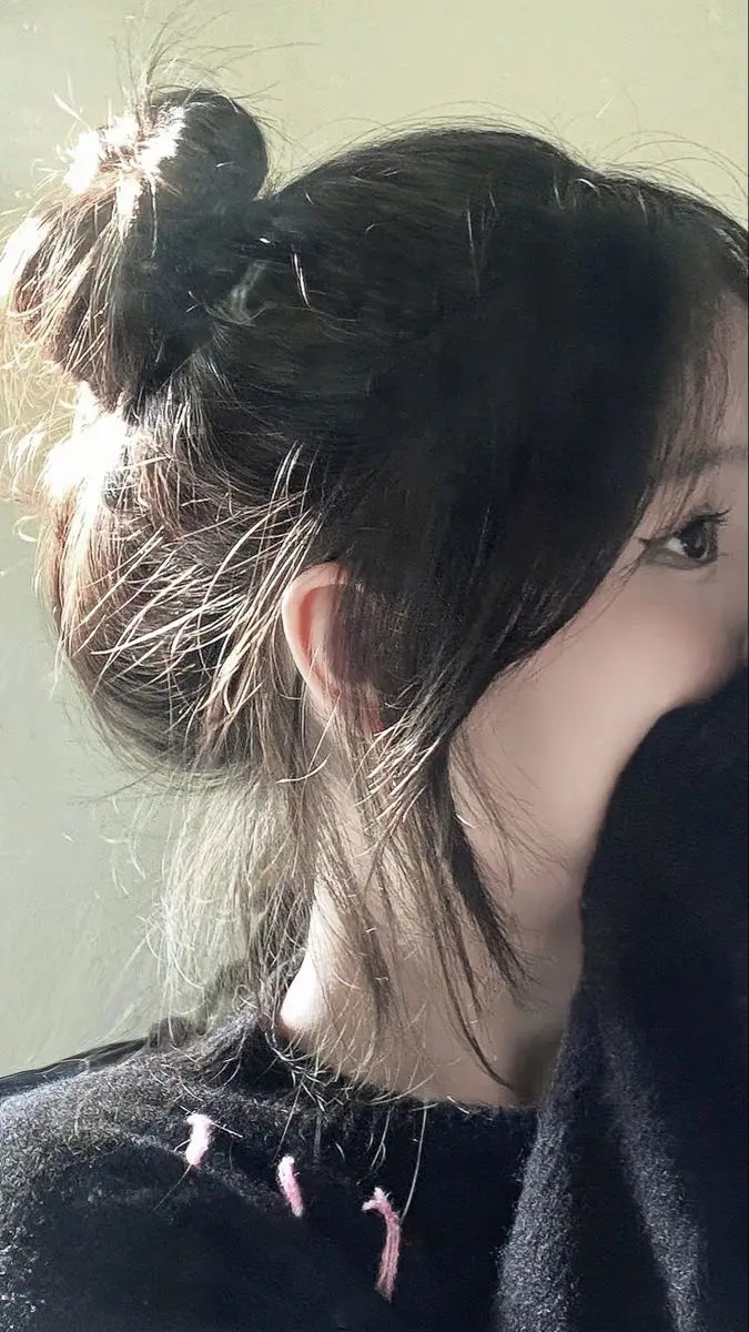 Gái Xinh Che Mặt Tóc Ngắn: Một Phong Cách Thú Vị 19