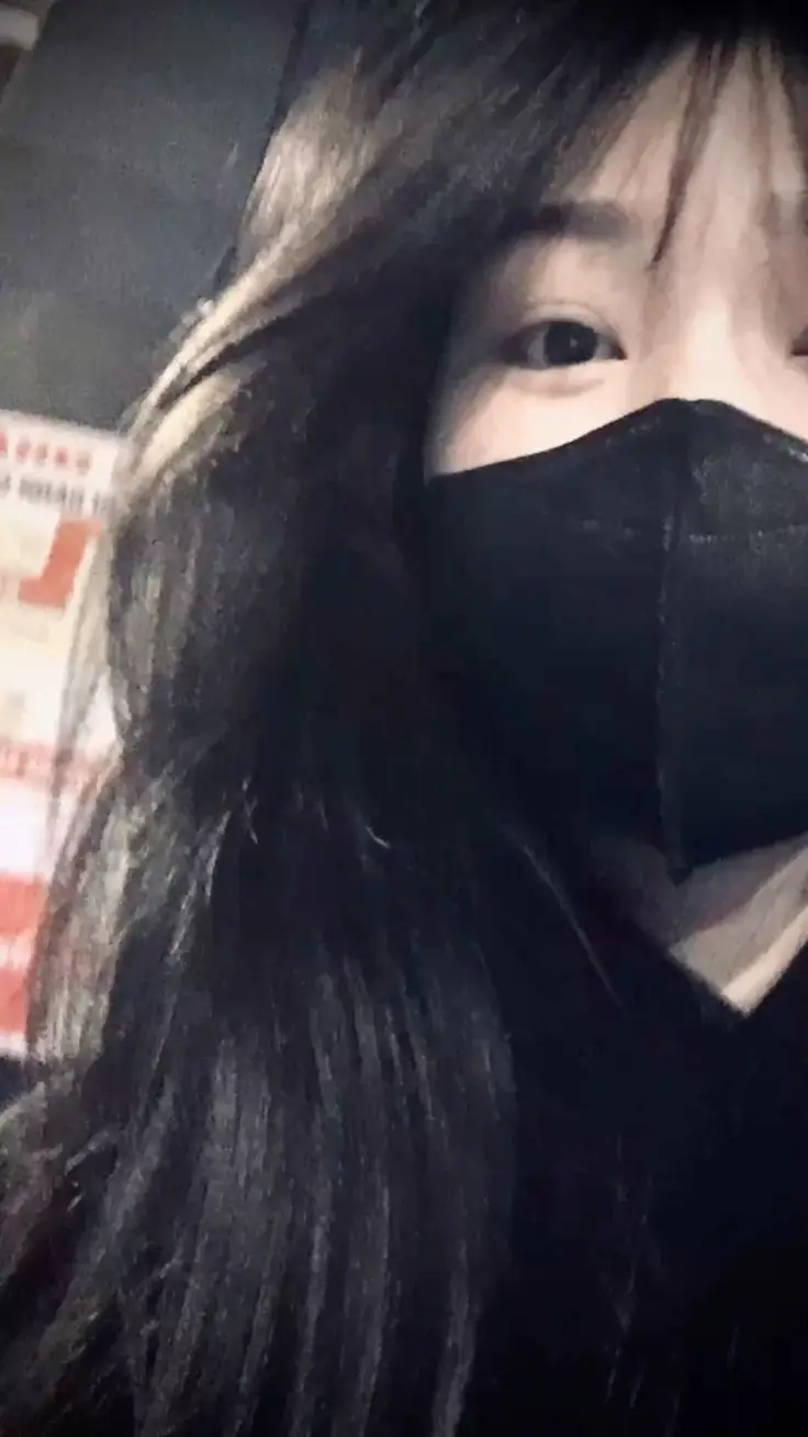 Gái Xinh Che Mặt Tóc Ngắn: Một Phong Cách Thú Vị 23