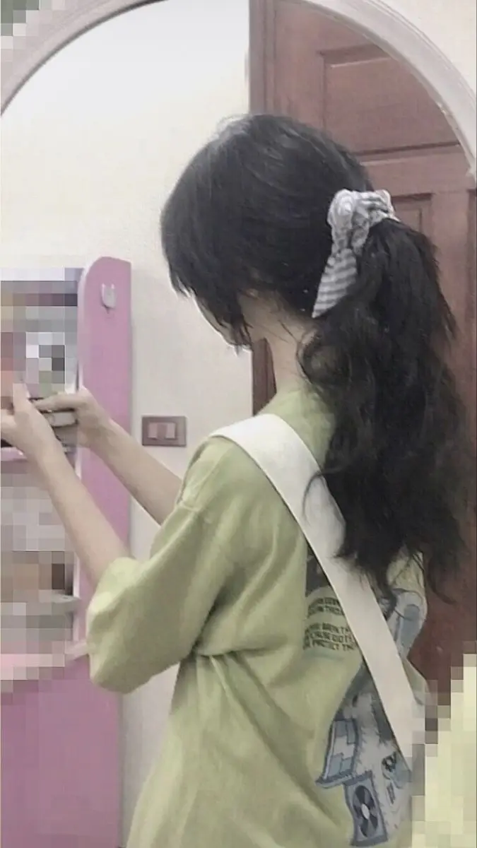 Gái Xinh Che Mặt Tóc Ngắn: Một Phong Cách Thú Vị 24