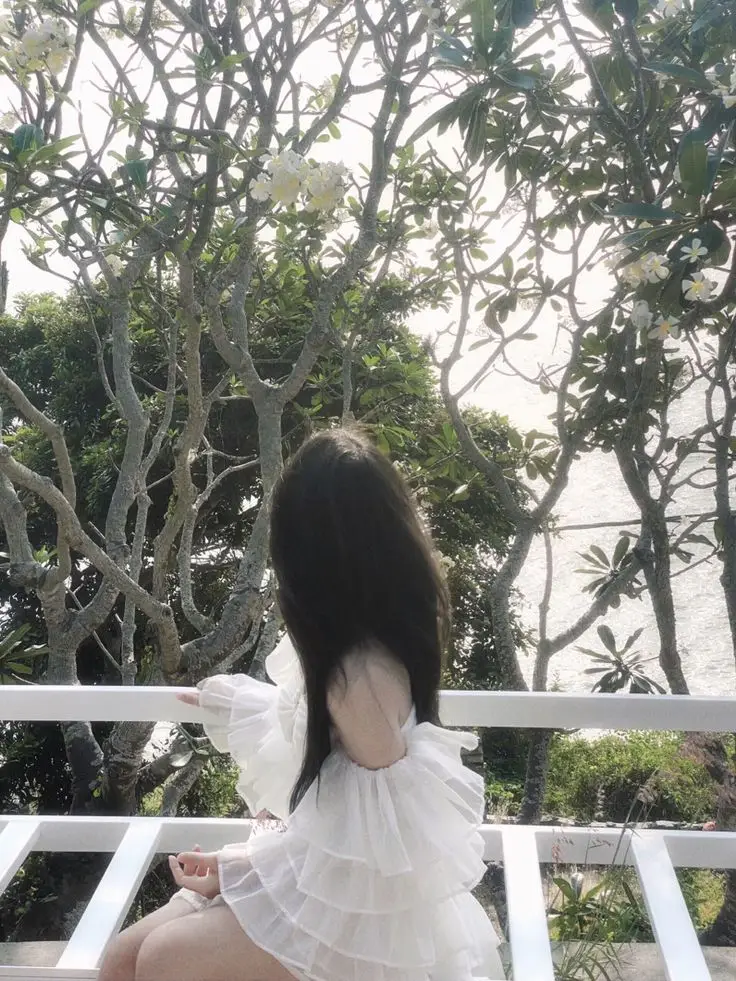 Gái Xinh Che Mặt Tóc Ngắn: Một Phong Cách Thú Vị 29