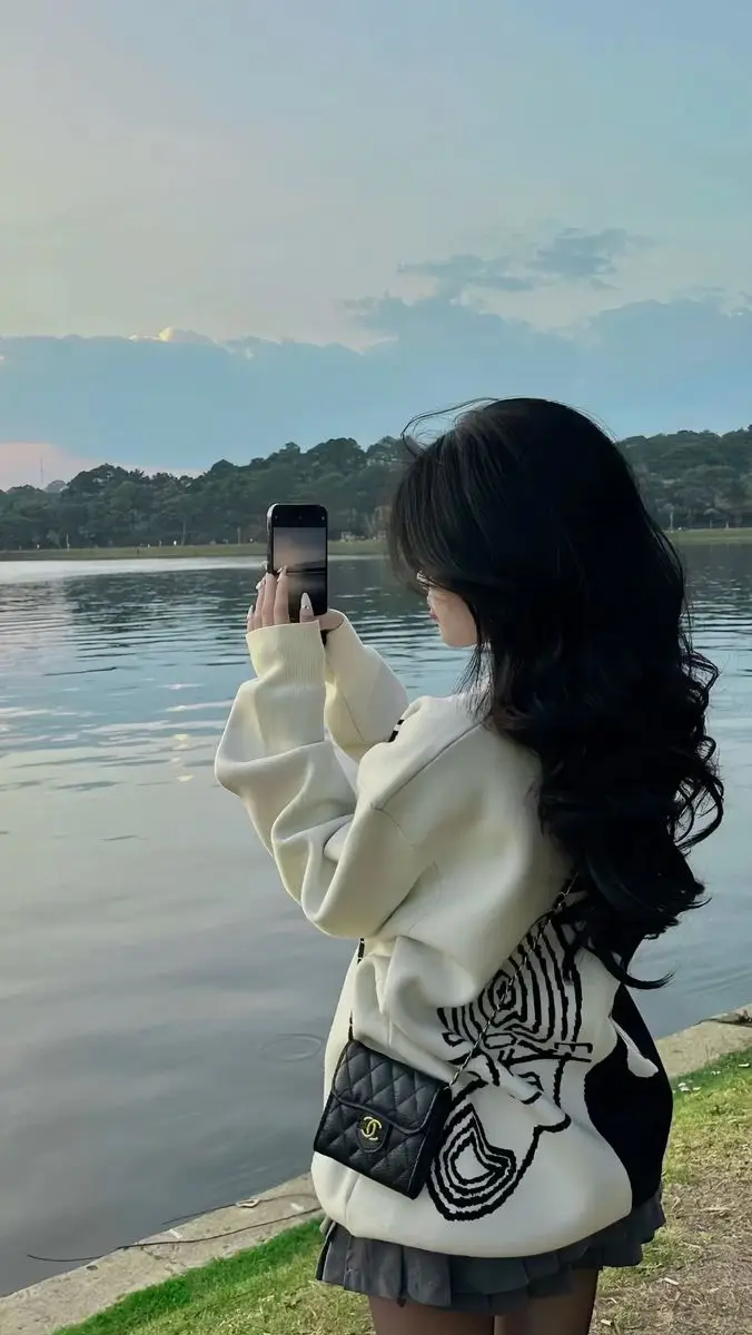 Gái Xinh Che Mặt Tóc Ngắn: Một Phong Cách Thú Vị 42