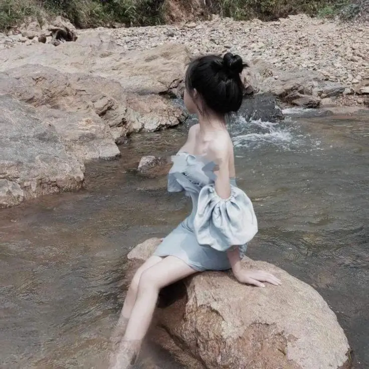 Gái Xinh Chụp Ảnh Nude Tự Tin 30