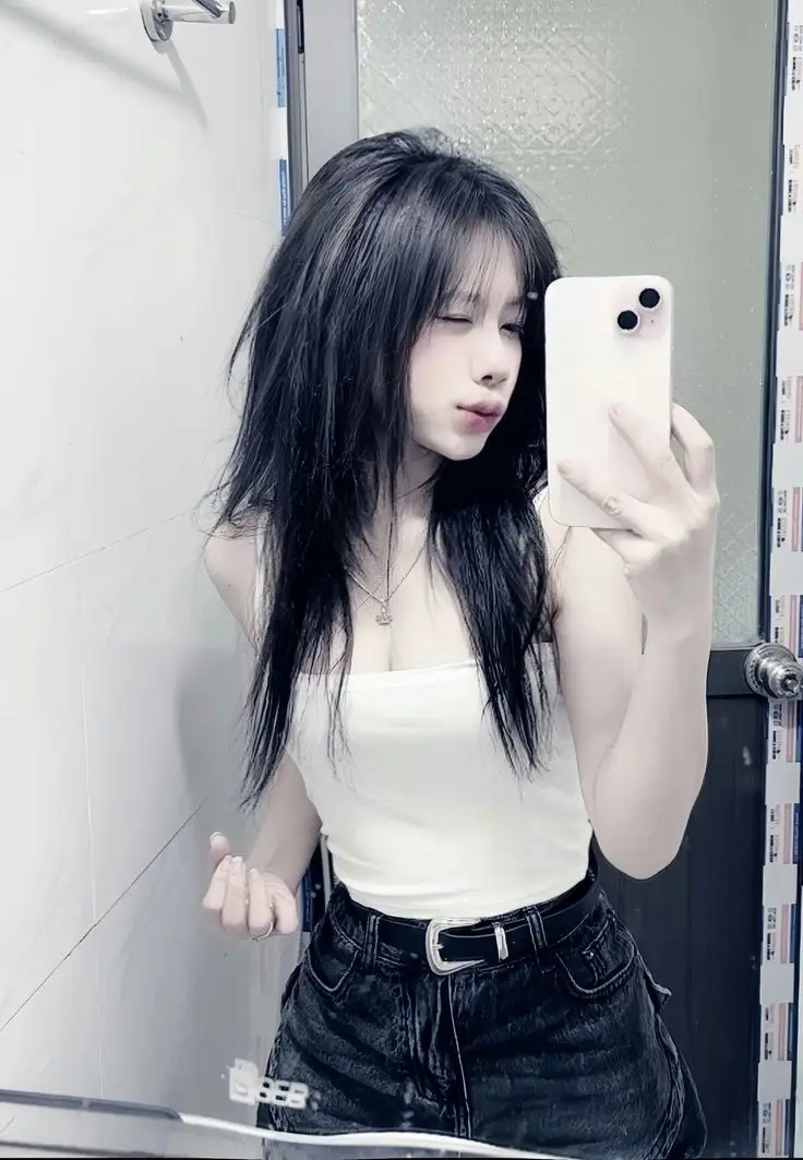 Gái Xinh Chụp Ảnh Nude Tự Tin 36