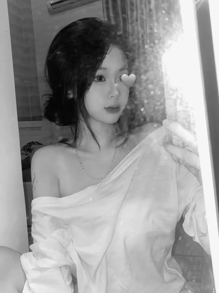 Gái Xinh Chụp Ảnh Trước Gương - Bộ Sưu Tập Hình Ảnh Tự Sướng 10