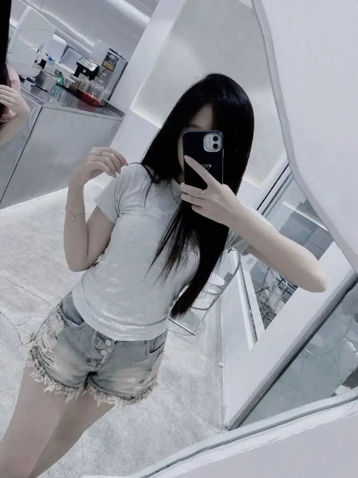 Gái Xinh Chụp Ảnh Trước Gương - Bộ Sưu Tập Hình Ảnh Tự Sướng 34