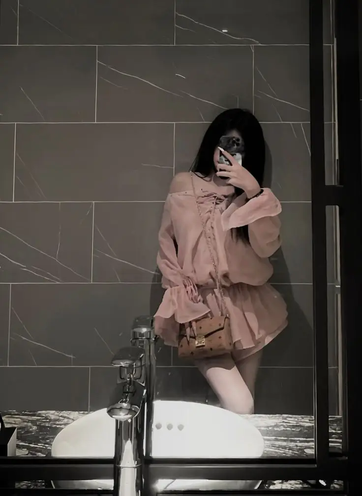 Gái Xinh Chụp Ảnh Trước Gương - Bộ Sưu Tập Hình Ảnh Tự Sướng 44