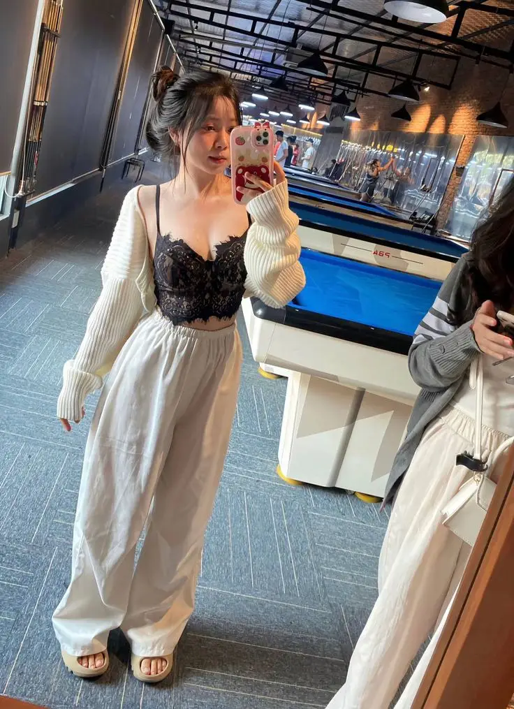 Gái Xinh Chụp Ảnh Trước Gương - Bộ Sưu Tập Hình Ảnh Tự Sướng 51