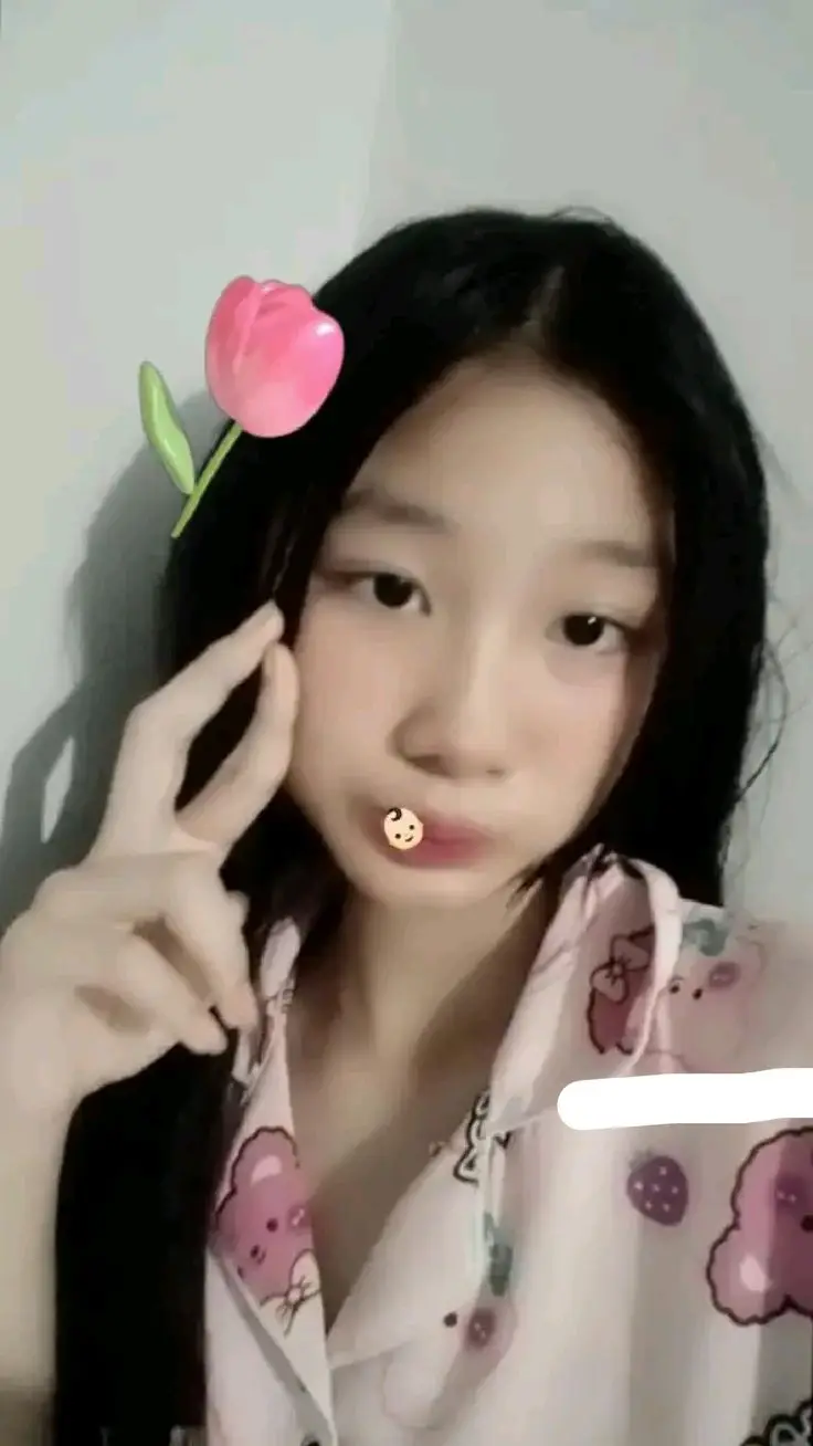 Gái xinh K8 che mặt gây thương nhớ 9