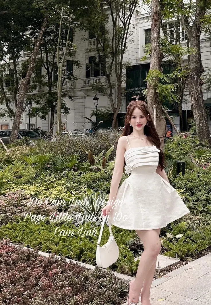 Gái Xinh Mặc Áo 2 Dây - Một Cuộc Hành Trình Thời Trang 4