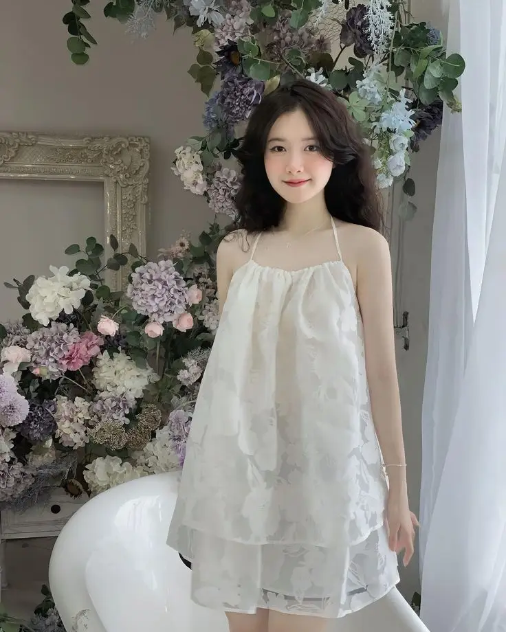 Gái Xinh Mặc Áo 2 Dây - Một Cuộc Hành Trình Thời Trang 10