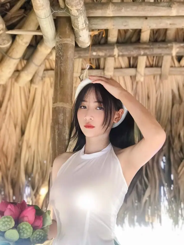 Gái Xinh Mặc Áo 2 Dây - Một Cuộc Hành Trình Thời Trang 16