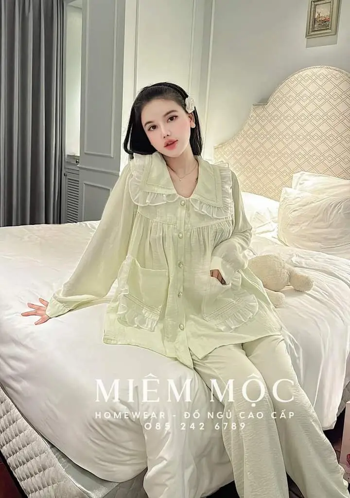 Gái Xinh Mặc Áo 2 Dây - Một Cuộc Hành Trình Thời Trang 17