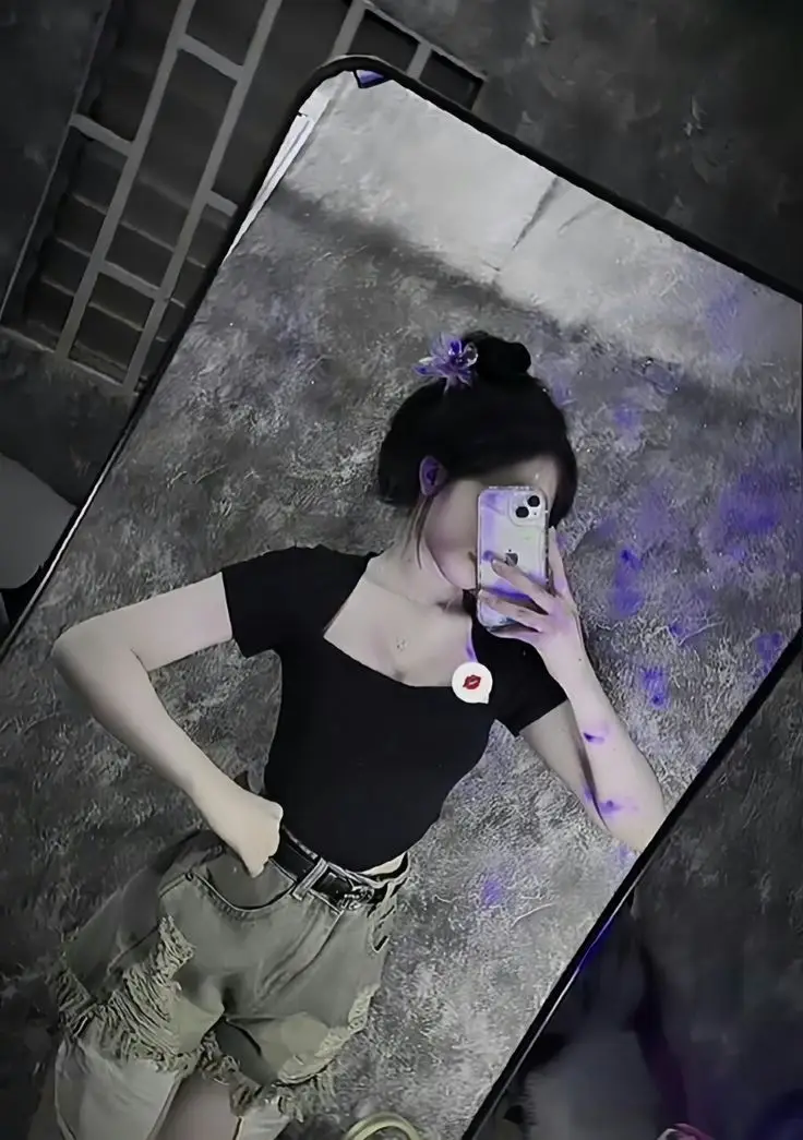 Gái Xinh Mặc Áo 2 Dây - Một Cuộc Hành Trình Thời Trang 23