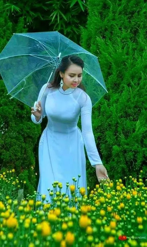 Gái Xinh Mặc Áo 2 Dây - Một Cuộc Hành Trình Thời Trang 36