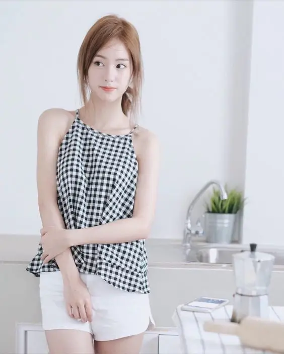 Gái Xinh Mặc Áo 2 Dây - Một Cuộc Hành Trình Thời Trang 37