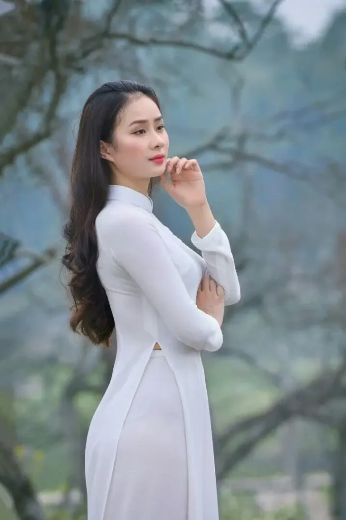 Gái Xinh Mặc Áo 2 Dây - Một Cuộc Hành Trình Thời Trang 38