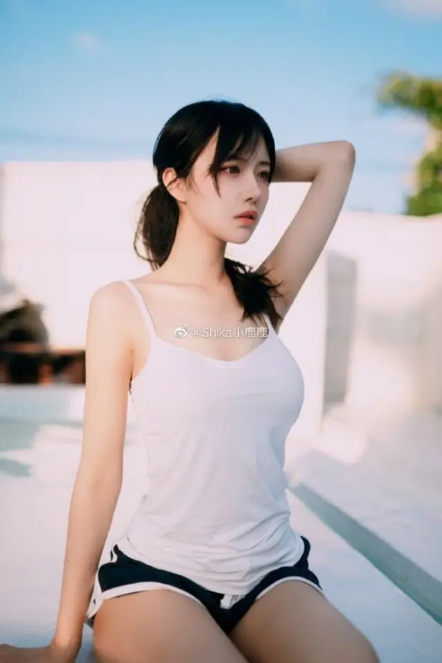 Gái Xinh Mặc Áo 2 Dây - Một Cuộc Hành Trình Thời Trang 42