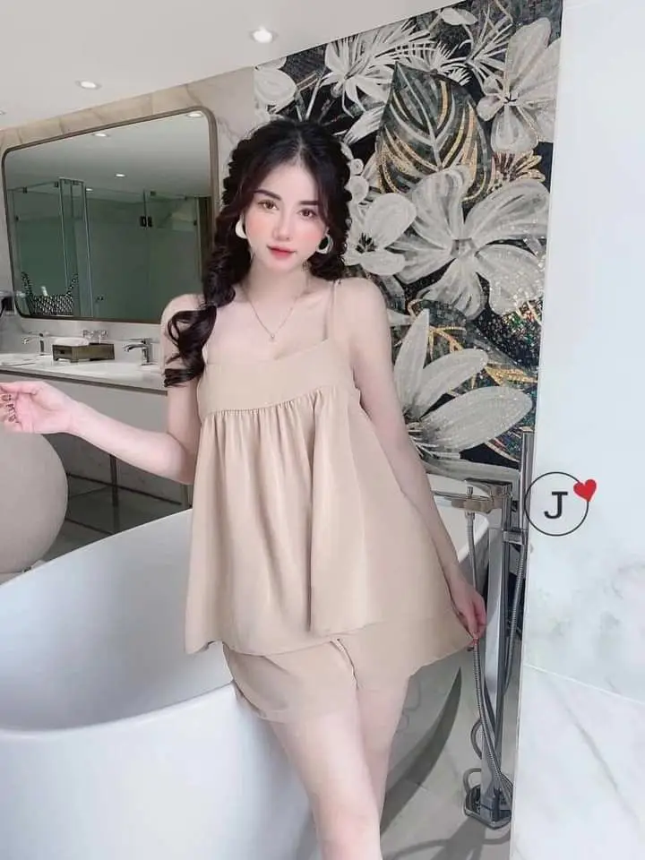 Gái Xinh Mặc Áo 2 Dây - Một Cuộc Hành Trình Thời Trang 46