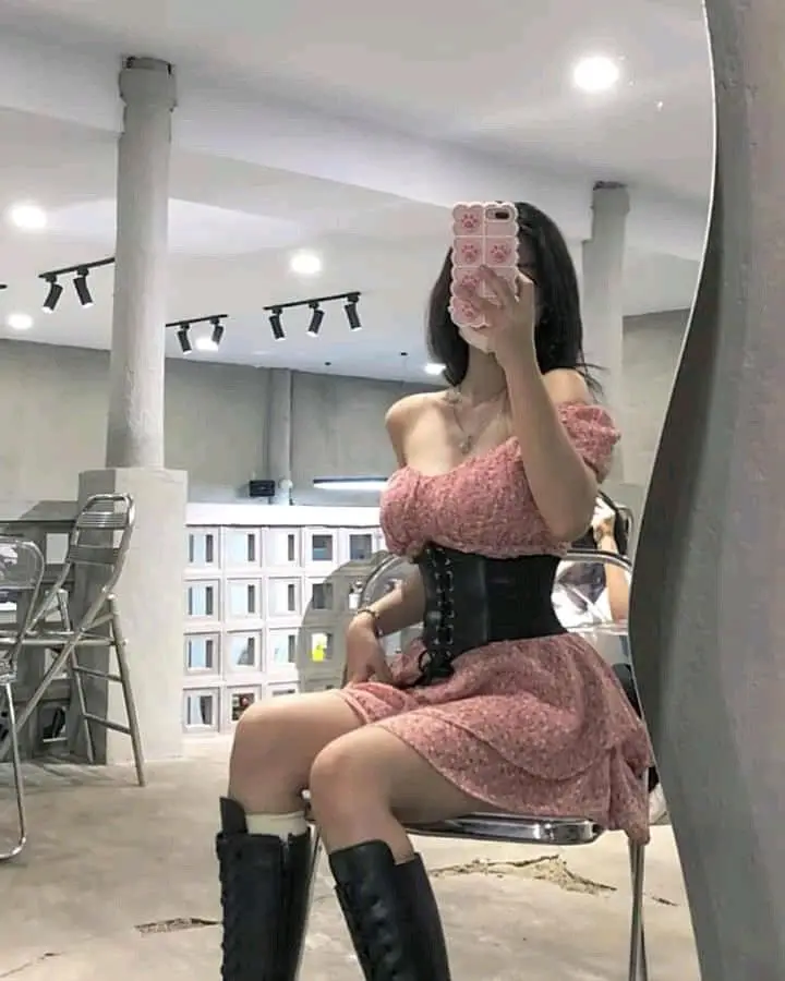 Gái Xinh Mặc Áo 2 Dây - Một Cuộc Hành Trình Thời Trang 52