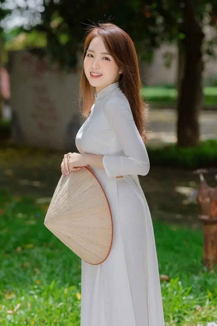 Gái Xinh Mặc Áo 2 Dây - Một Cuộc Hành Trình Thời Trang 53