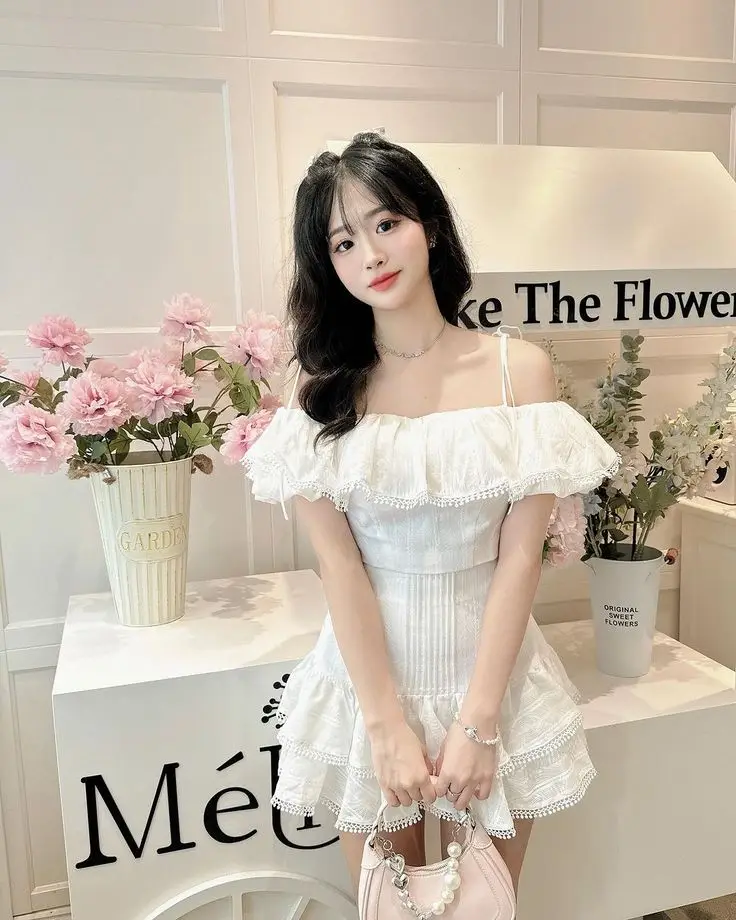Gái Xinh Mặc Áo 2 Dây - Một Cuộc Hành Trình Thời Trang 67