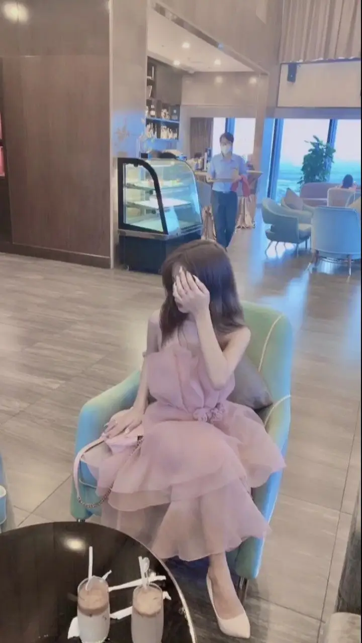 Gái Xinh Mặc Áo 2 Dây - Một Cuộc Hành Trình Thời Trang 68