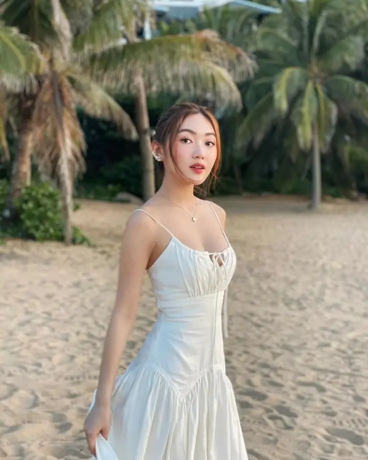 Gái Xinh Mặc Áo 2 Dây - Một Cuộc Hành Trình Thời Trang 69