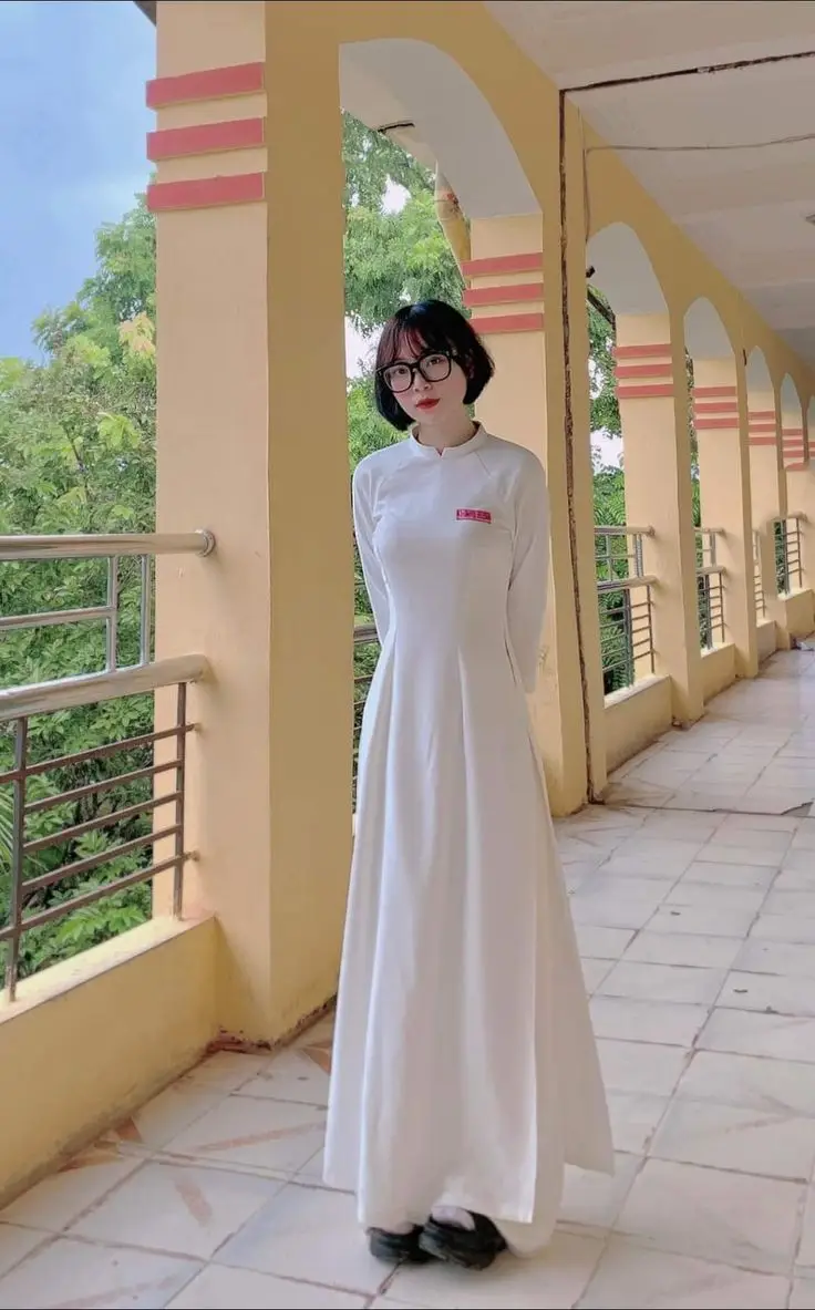 Gái Xinh Mặc Áo Dài Trắng - Bộ Ảnh Thời Trang Thanh Lịch 18