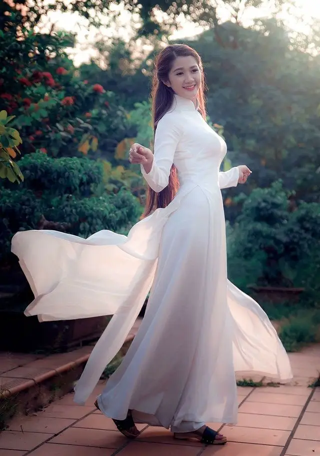 Gái Xinh Mặc Áo Dài Trắng - Bộ Ảnh Thời Trang Thanh Lịch 29