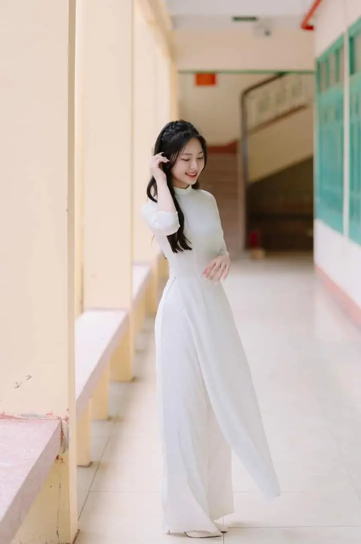 Gái Xinh Mặc Áo Dài Trắng - Bộ Ảnh Thời Trang Thanh Lịch 57