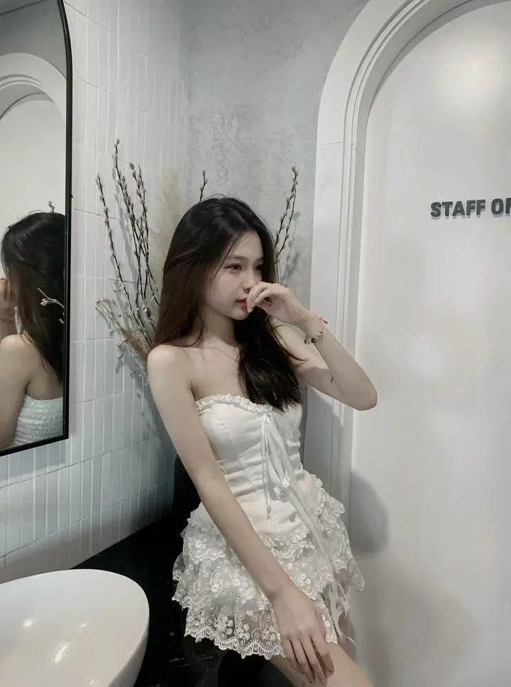Gái Xinh Mặc Đồ Hở Hang Nổi Bật 3