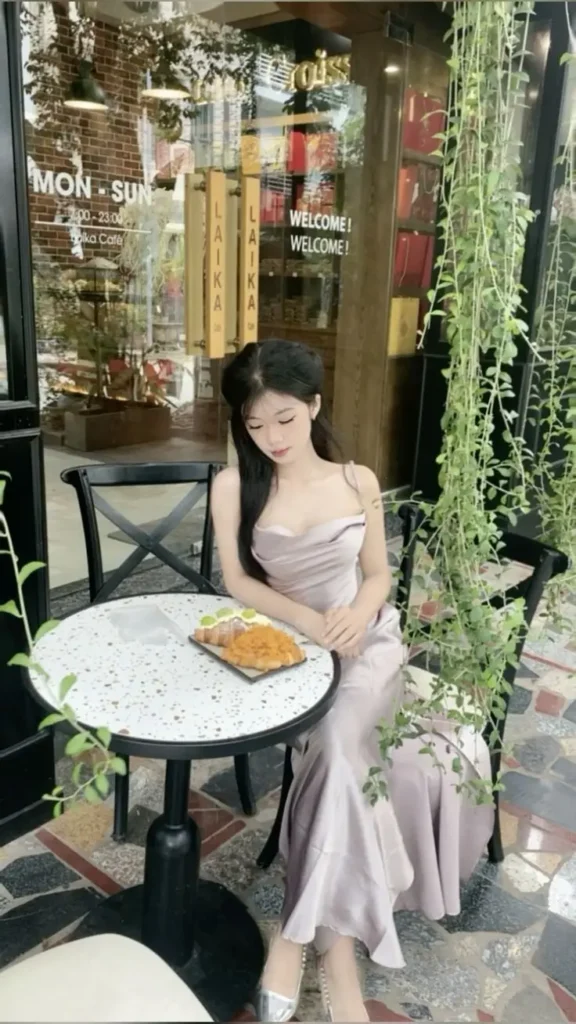 Gái Xinh Mặc Váy Lưới Thu Hút 19