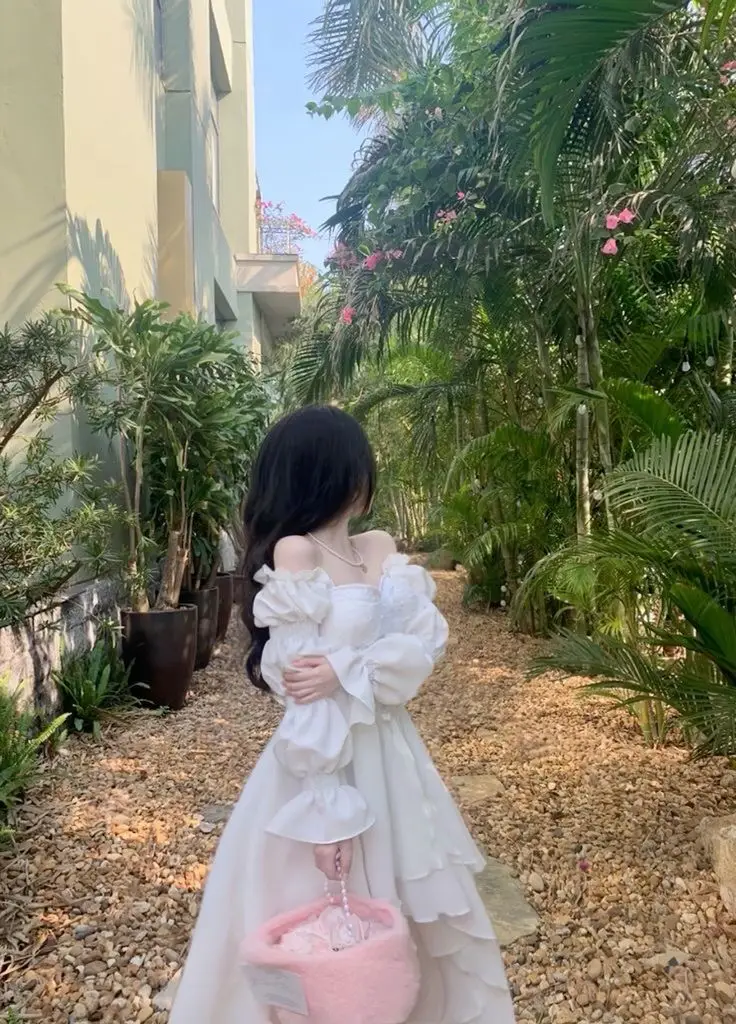 Gái Xinh Mặc Váy Lưới Thu Hút 32