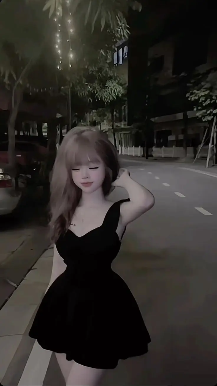 Gái Xinh Mặc Váy Ngắn: Hình Ảnh Thời Trang Nữ Tính 4