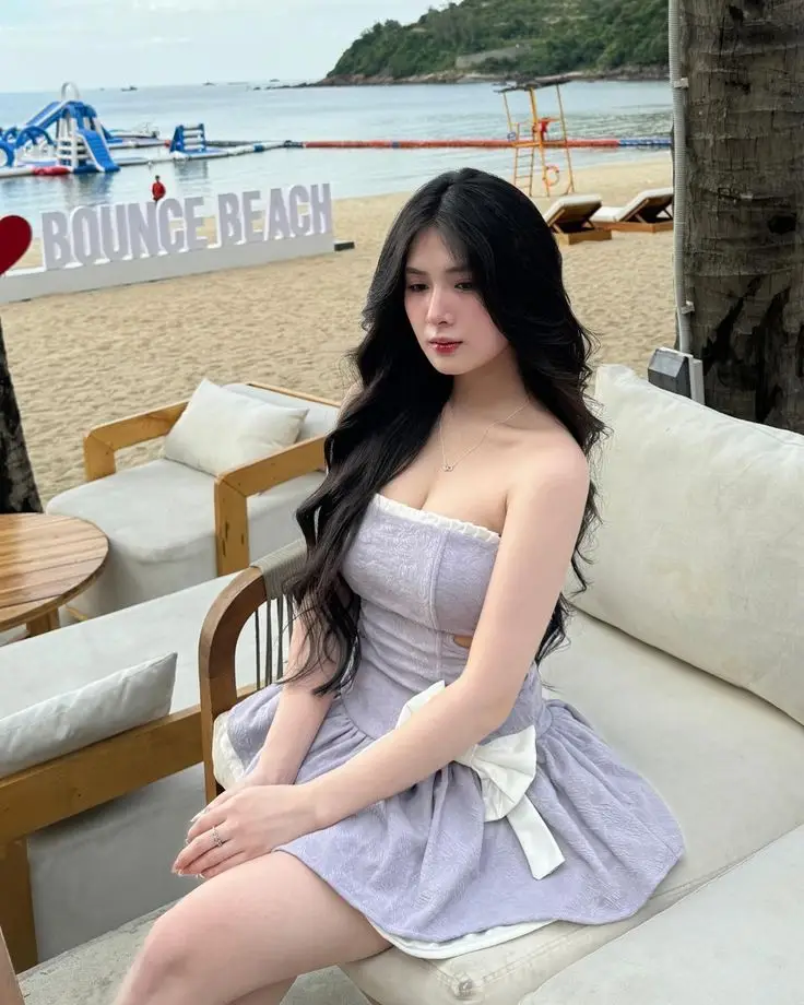 Gái Xinh Mặc Váy Ngắn: Hình Ảnh Thời Trang Nữ Tính 8