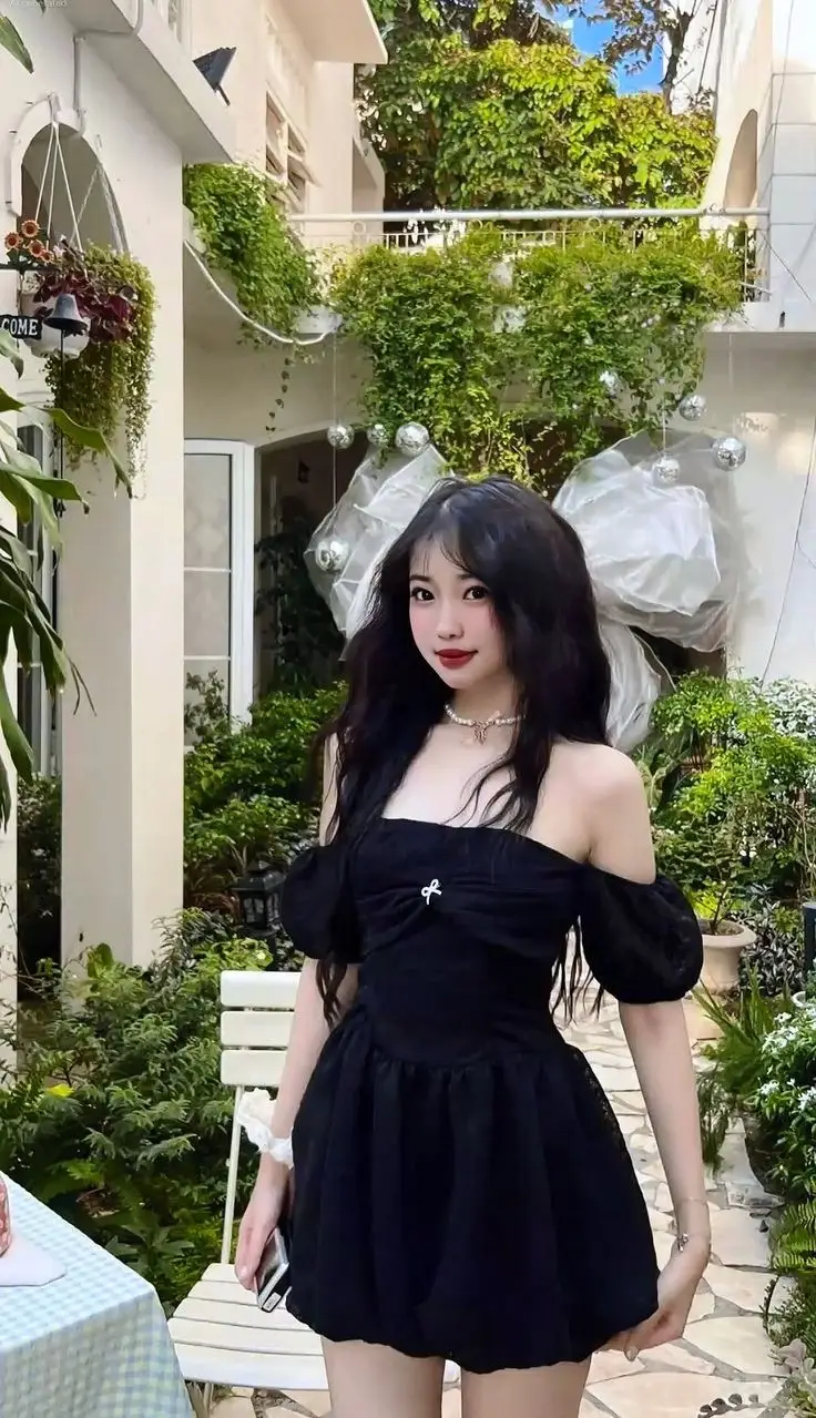 Gái Xinh Mặc Váy Ngắn: Hình Ảnh Thời Trang Nữ Tính 26