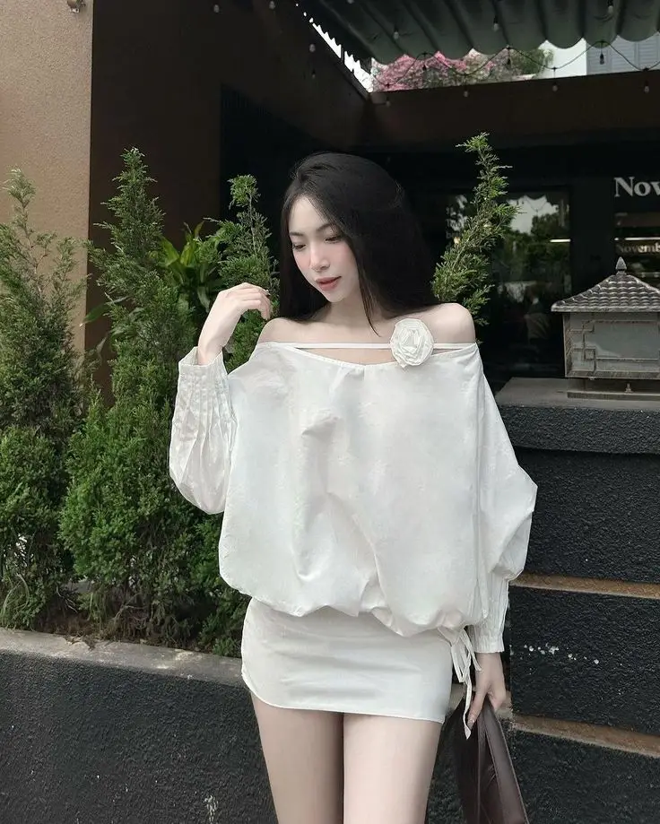 Gái Xinh Mặc Váy Ngắn: Hình Ảnh Thời Trang Nữ Tính 32