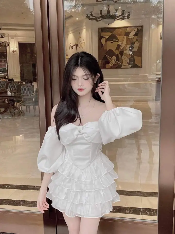 Gái Xinh Mặc Váy Ngắn: Hình Ảnh Thời Trang Nữ Tính 37