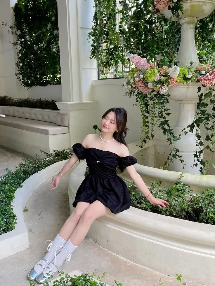 Gái Xinh Mặc Váy Ngắn: Hình Ảnh Thời Trang Nữ Tính 42