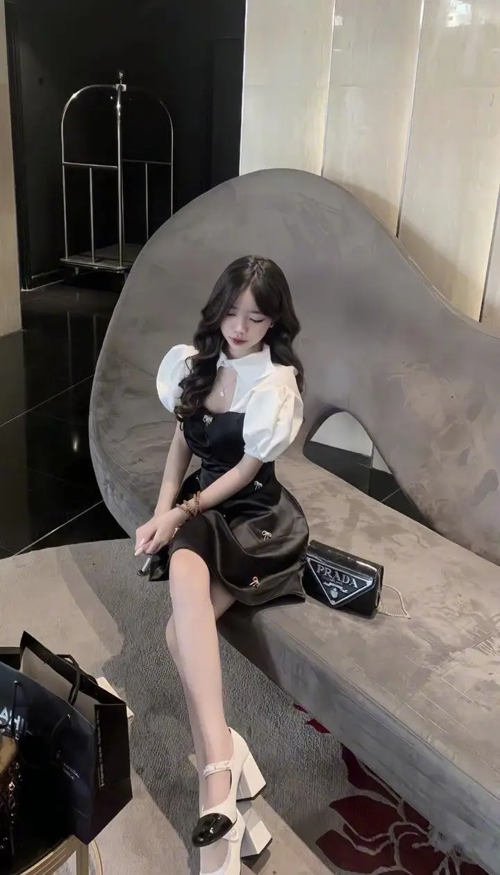 Gái Xinh Mặc Váy Ngắn: Hình Ảnh Thời Trang Nữ Tính 47