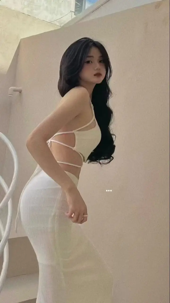 Gái Xinh Mặc Váy Ngắn: Hình Ảnh Thời Trang Nữ Tính 50