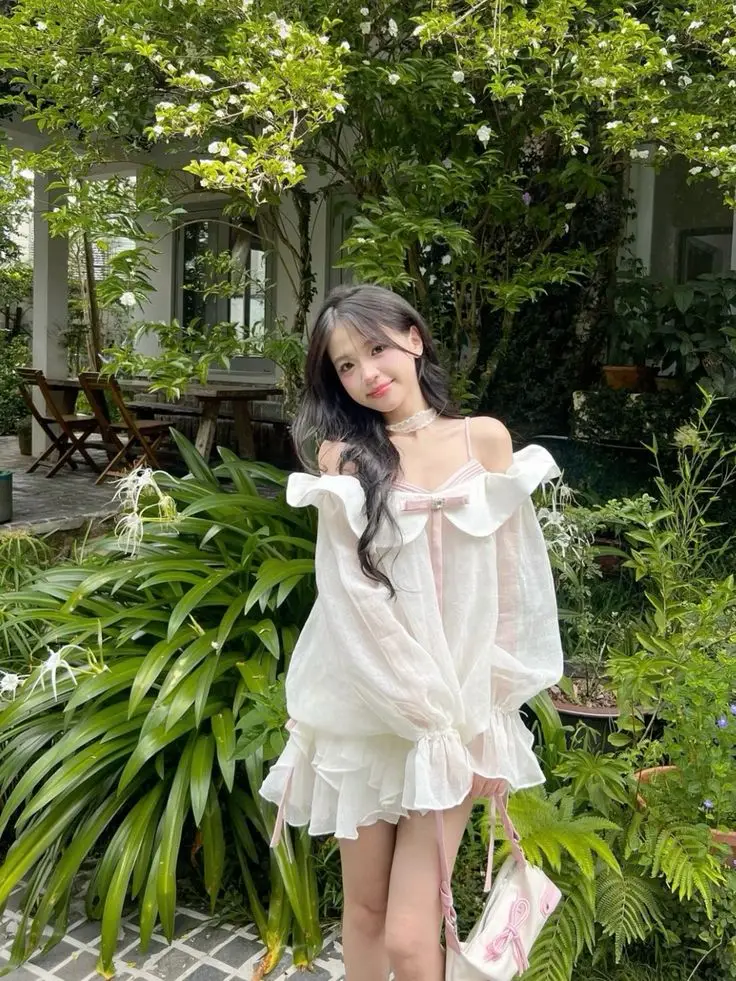 Gái Xinh Mặc Váy Ngắn: Hình Ảnh Thời Trang Nữ Tính 57