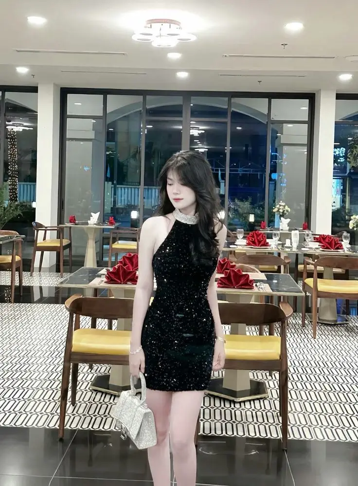 Gái Xinh Mặc Váy Ngắn: Hình Ảnh Thời Trang Nữ Tính 61
