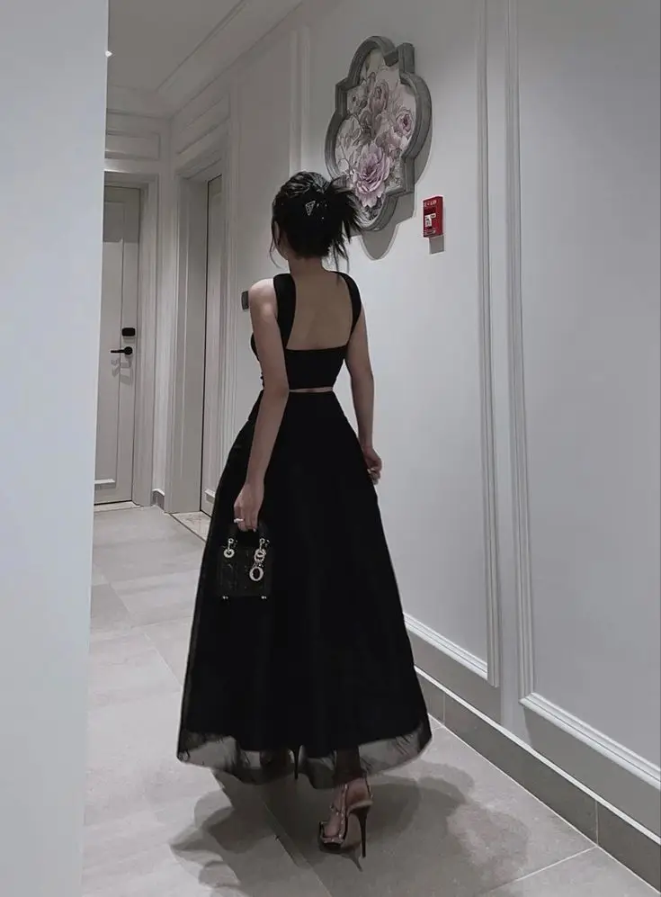 Gái Xinh Mặc Váy Ngắn Đen - Tỏa Sáng Với Phong Cách Nữ Tính 7