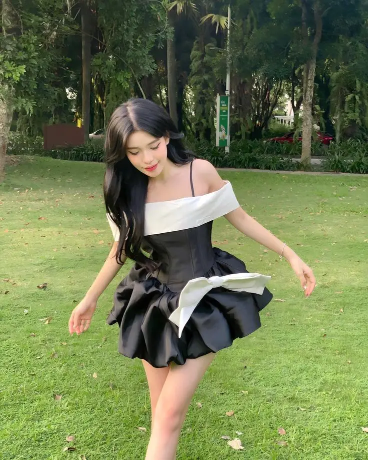Gái Xinh Mặc Váy Ngắn Đen - Tỏa Sáng Với Phong Cách Nữ Tính 11