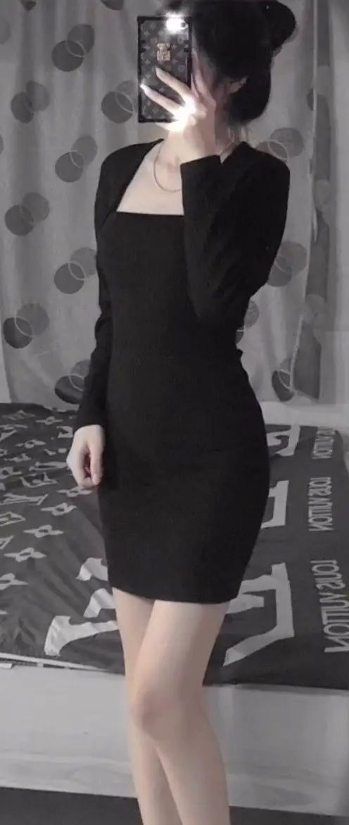 Gái Xinh Mặc Váy Ngắn Đen - Tỏa Sáng Với Phong Cách Nữ Tính 13