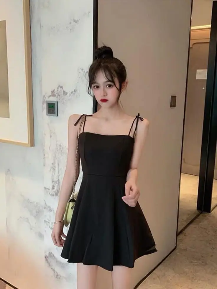 Gái Xinh Mặc Váy Ngắn Đen - Tỏa Sáng Với Phong Cách Nữ Tính 14