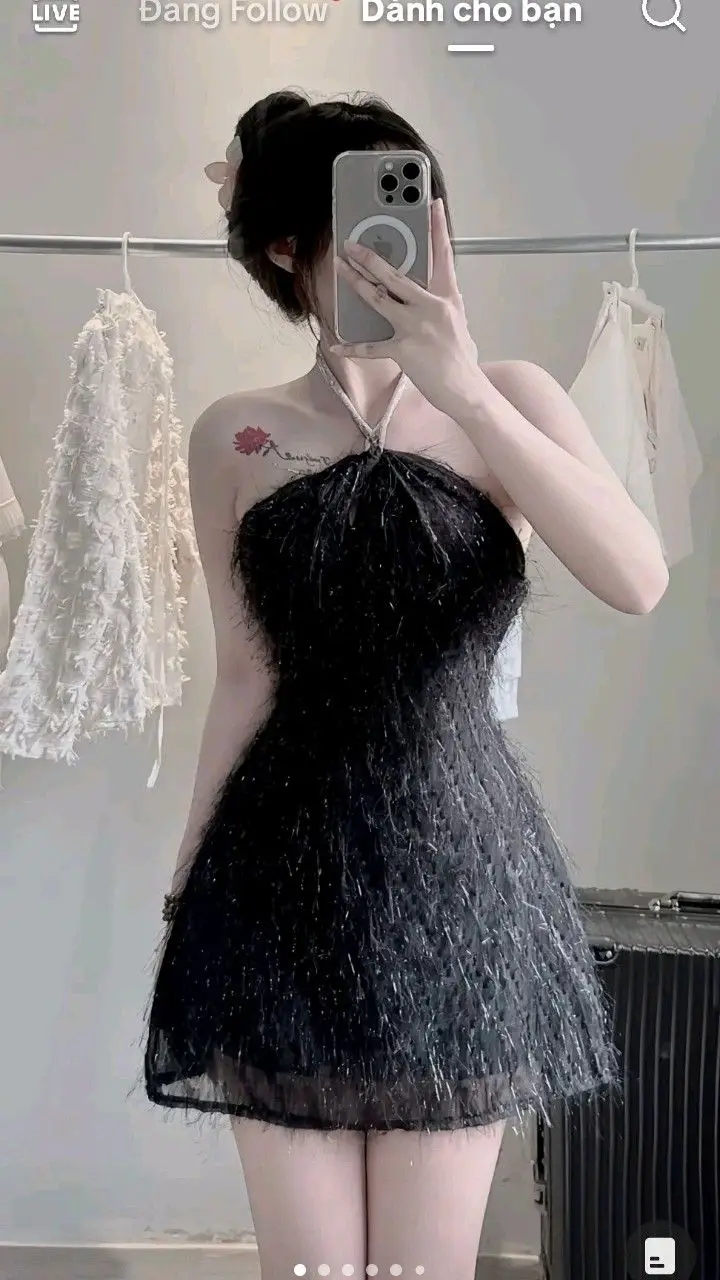 Gái Xinh Mặc Váy Ngắn Đen - Tỏa Sáng Với Phong Cách Nữ Tính 16