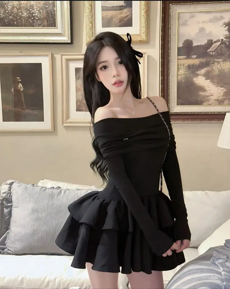 Gái Xinh Mặc Váy Ngắn Đen - Tỏa Sáng Với Phong Cách Nữ Tính 20