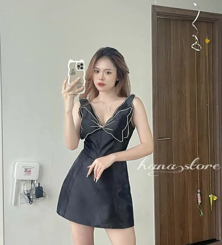 Gái Xinh Mặc Váy Ngắn Đen - Tỏa Sáng Với Phong Cách Nữ Tính 26